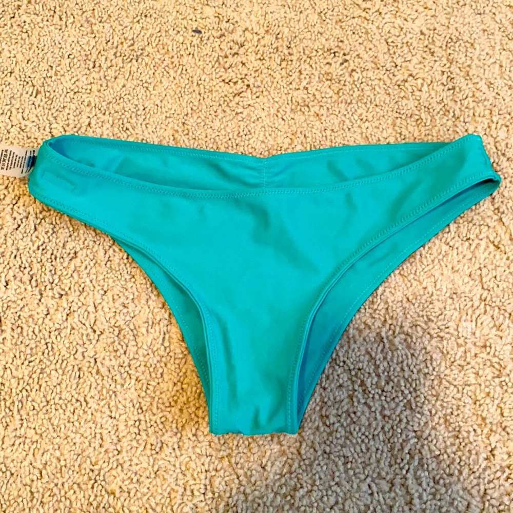 Black bough xl bottoms with cute scrunching